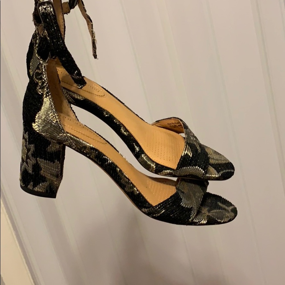Strap open toe block heels